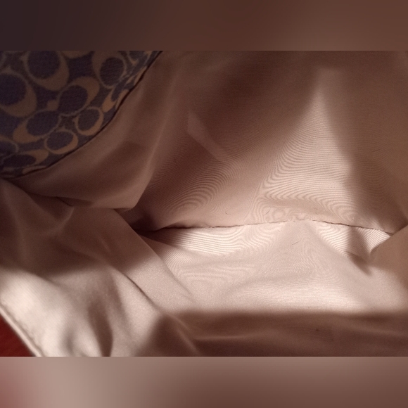 Coach Chambray Jacquard Tote. Color blue and ivory. With silver hardware. - Picture 8 of 11